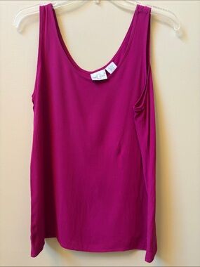Sleeveless Scoop Tank Top in Magenta